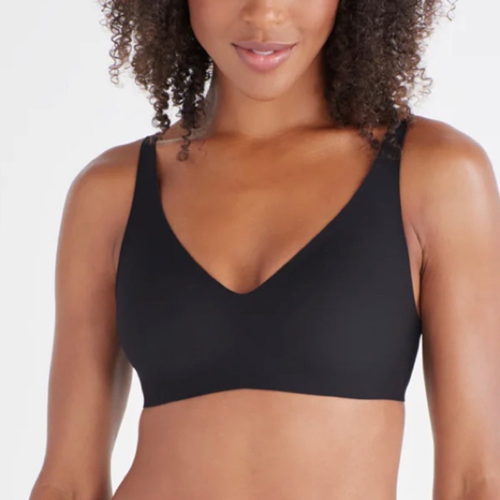 Marilyn Monroe Intimates Wireless V Neck Bra